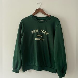 Green vintage styled sweatshirt.